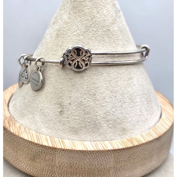 Alex And Ani Heart Flag Charm Bracelet Pre Owned - Picture 1 of 2